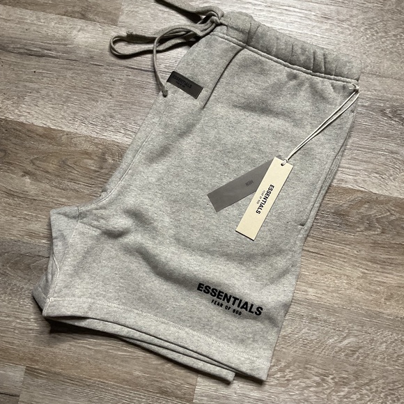 Essentials Shorts Dark Oat - Picture 1 of 1
